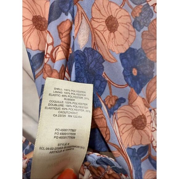 Aritzia Wilfred smocked v-neck blouse Medium - Picture 5 of 5